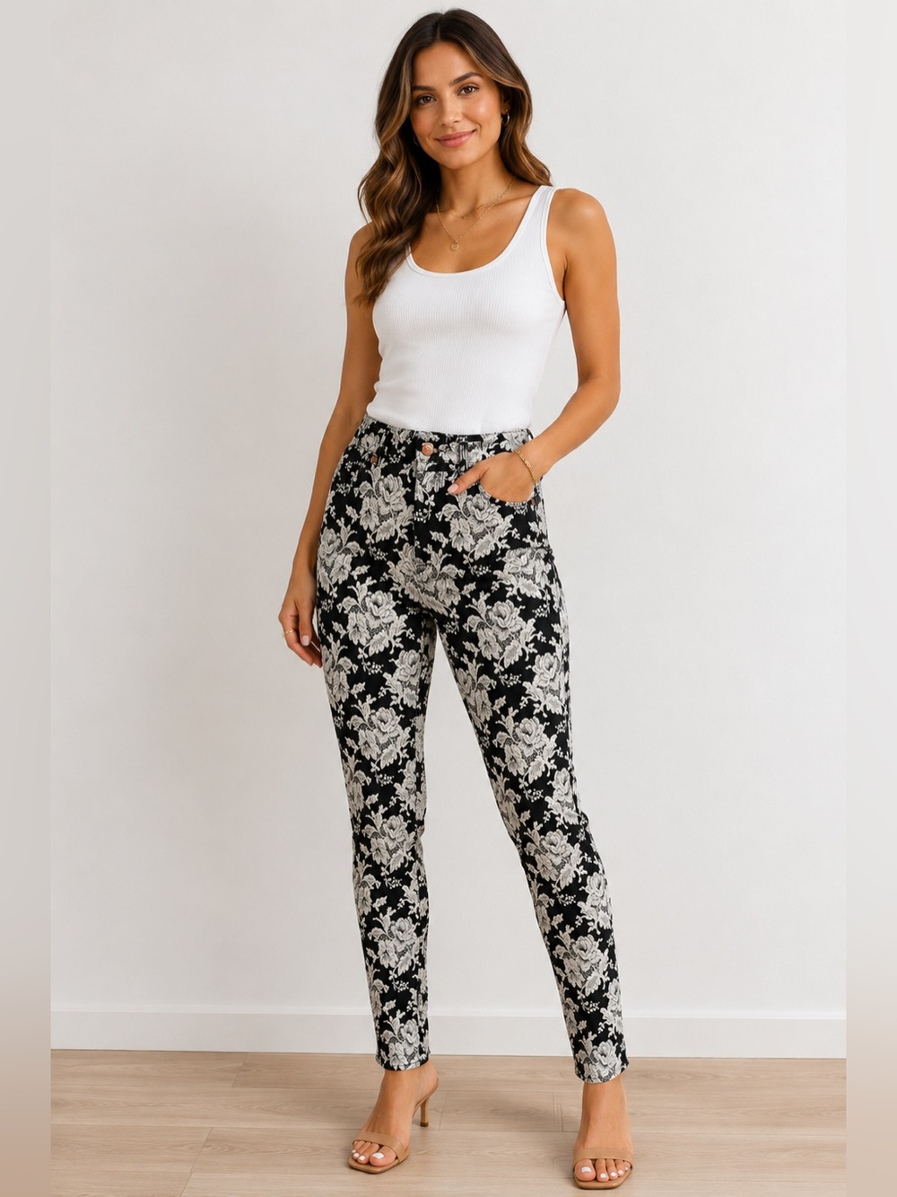 7 For All Mankind Black & White Floral embroidered Skinny Jeans Size 24